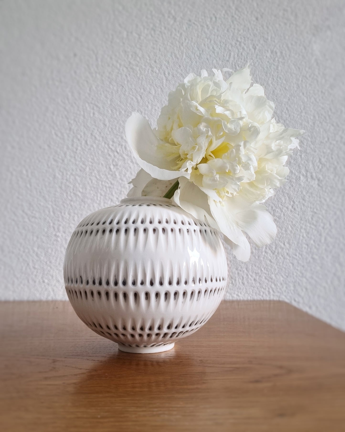 Vase porcelaine gravé en "goutte"