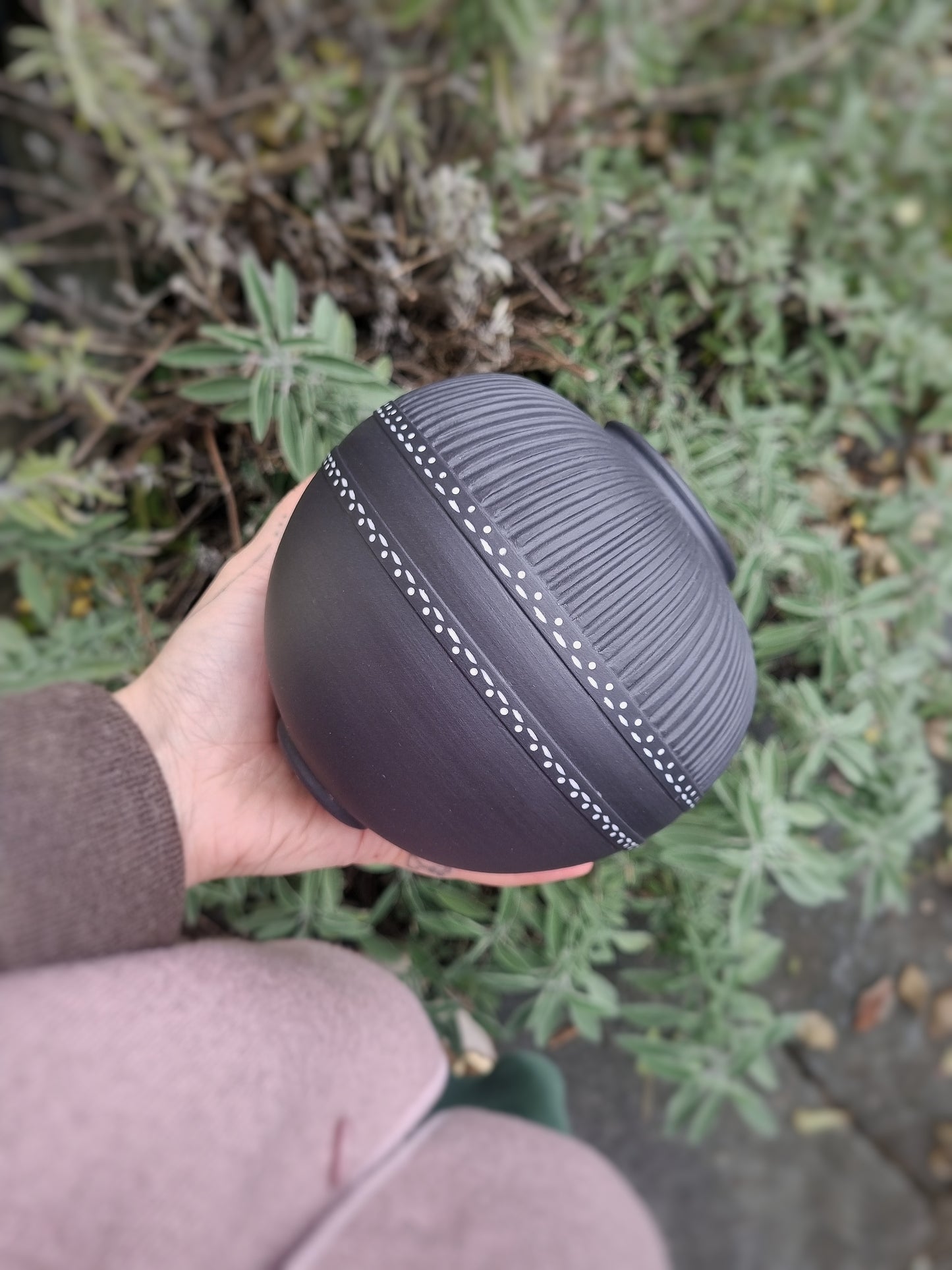 Vase moyen gravé porcelaine noire