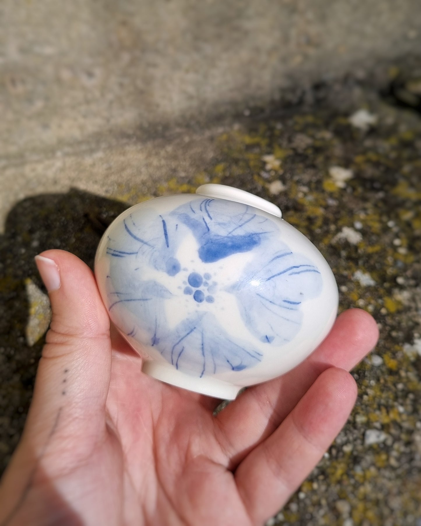 Mini vase porcelaine fleurs bleues