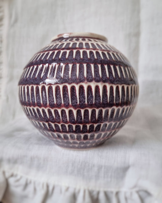 Vase porcelaine gravé rouge