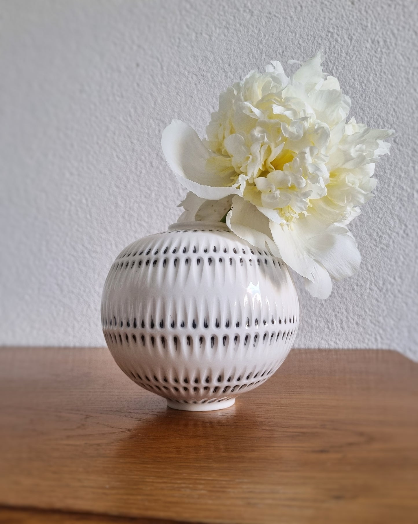 Vase porcelaine gravé en "goutte"