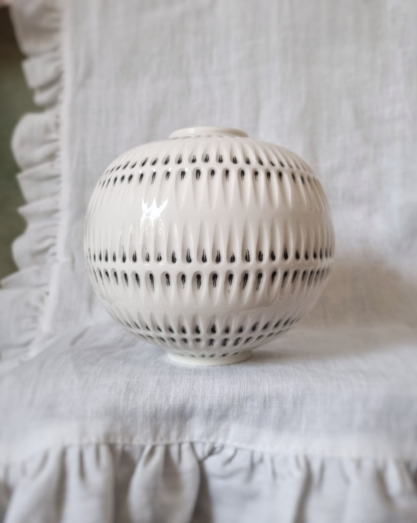 Vase porcelaine gravé en "goutte"
