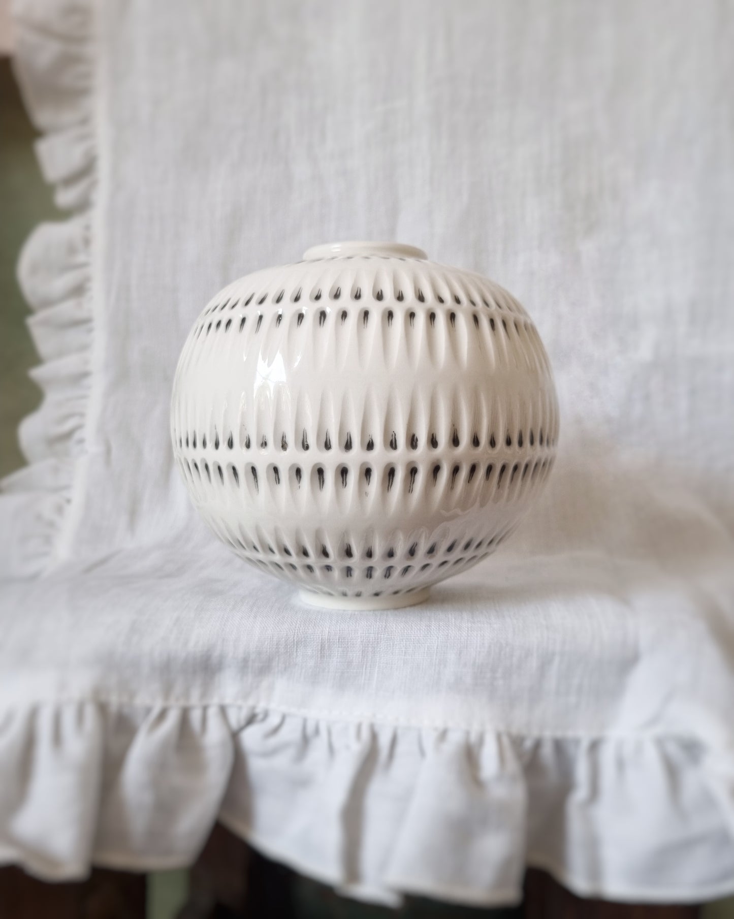 Vase porcelaine gravé en "goutte"
