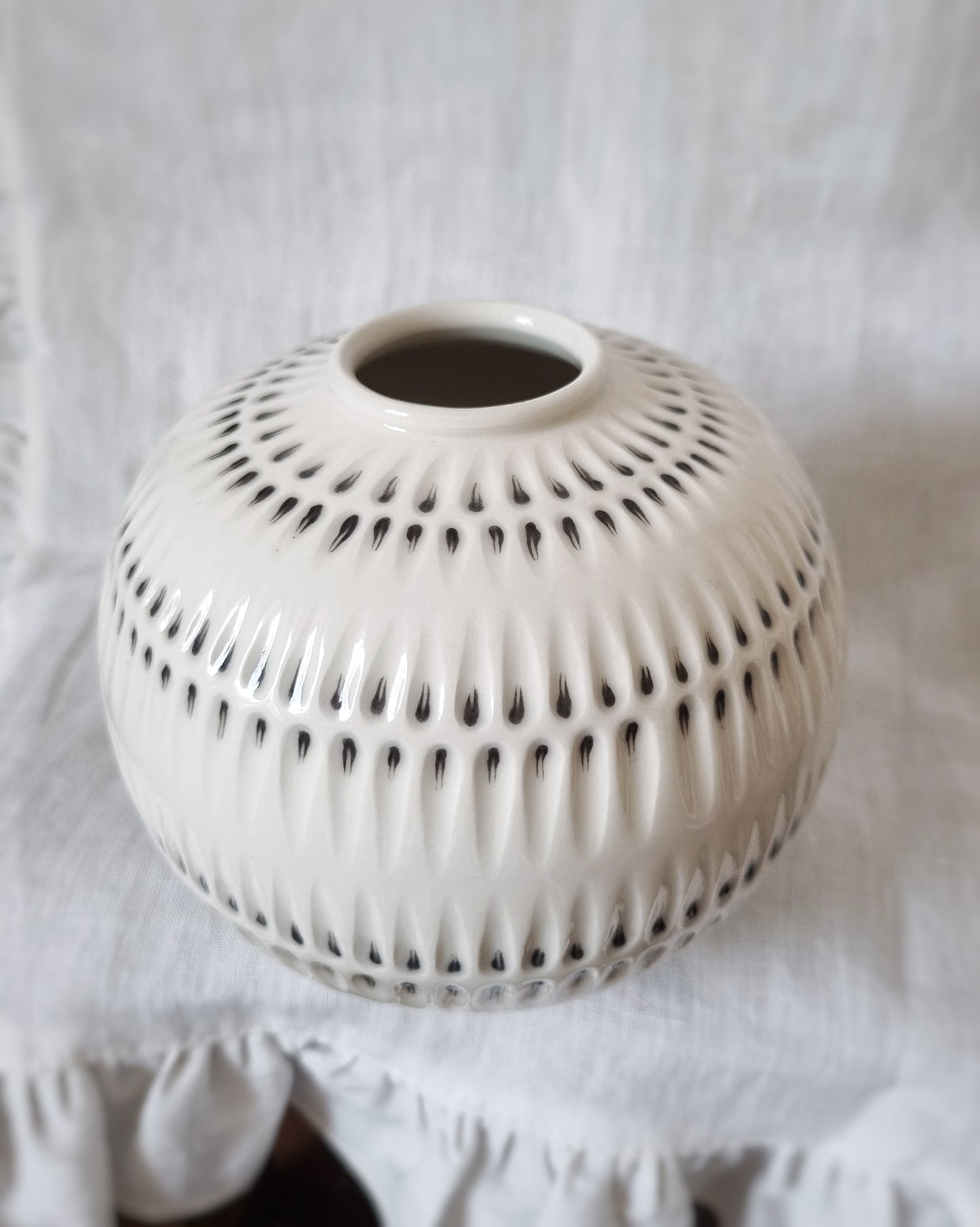 Vase porcelaine gravé en "goutte"
