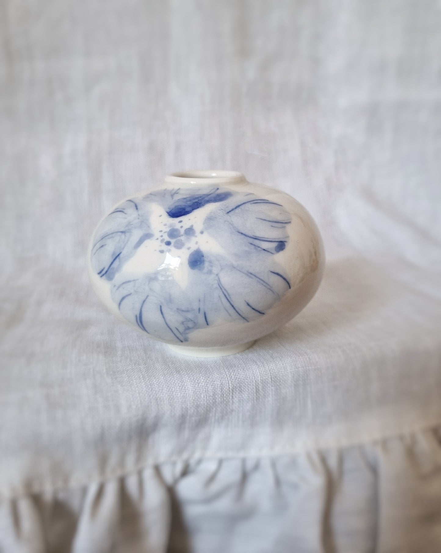 Mini vase porcelaine fleurs bleues