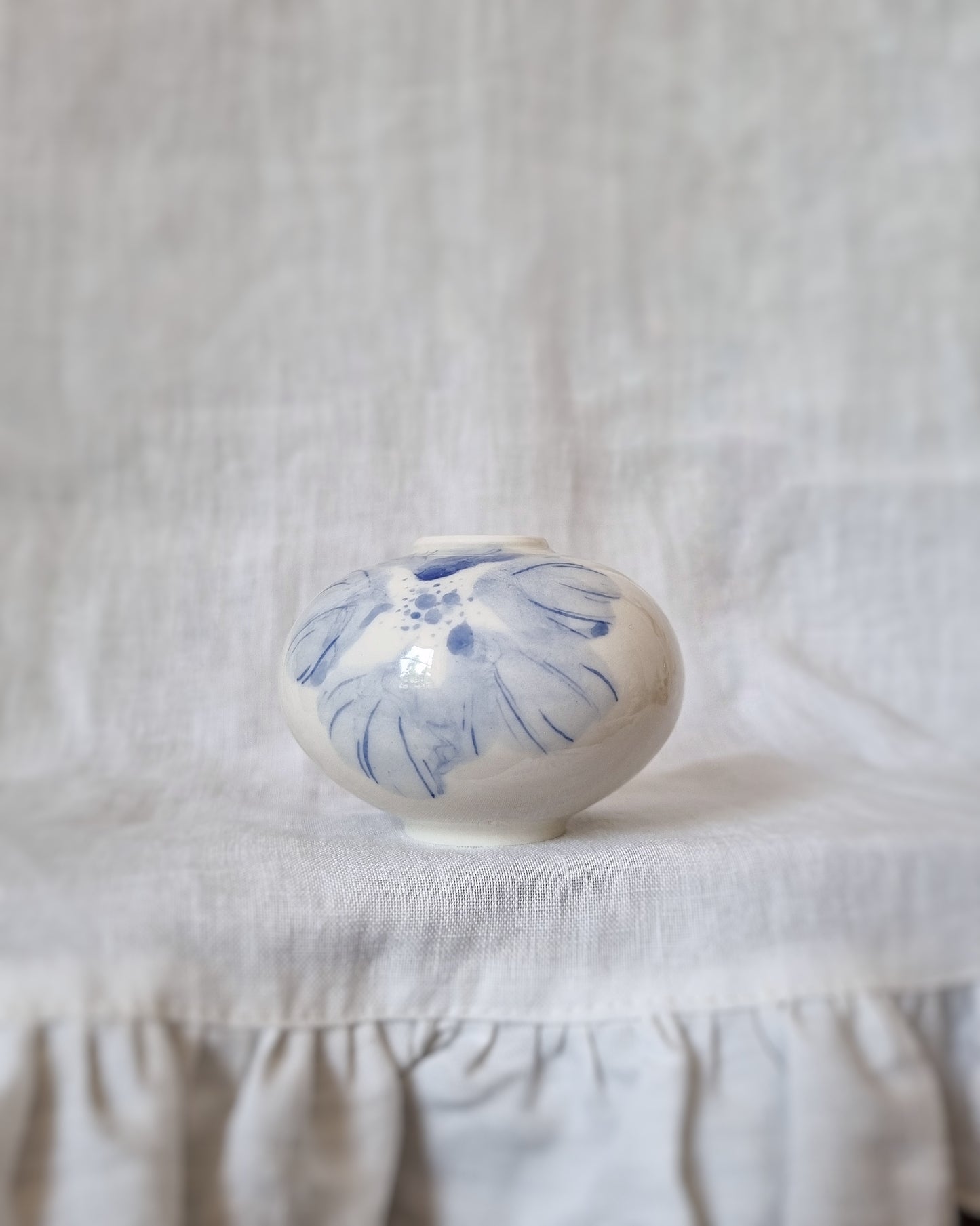 Mini vase porcelaine fleurs bleues
