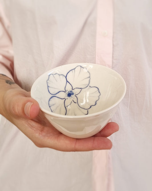 Petit bol en porcelaine blanche 'fleur intérieure'