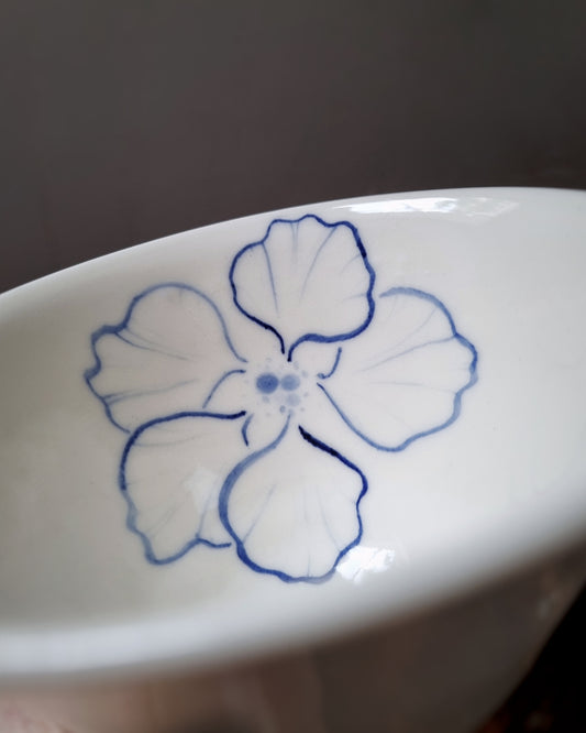 Petit bol en porcelaine blanche 'fleur intérieure'