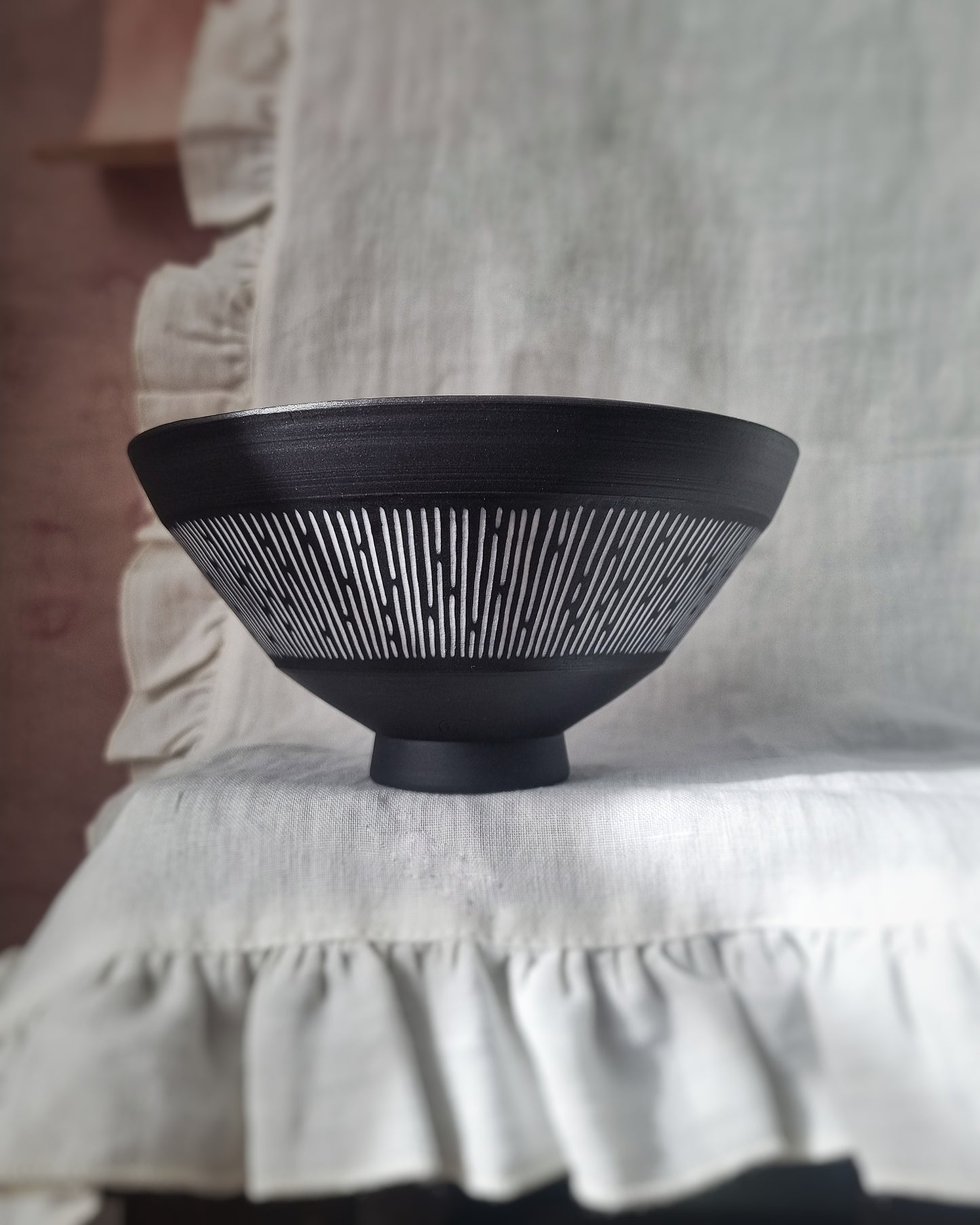 Bol ramen/coupe en porcelaine noire à lignes