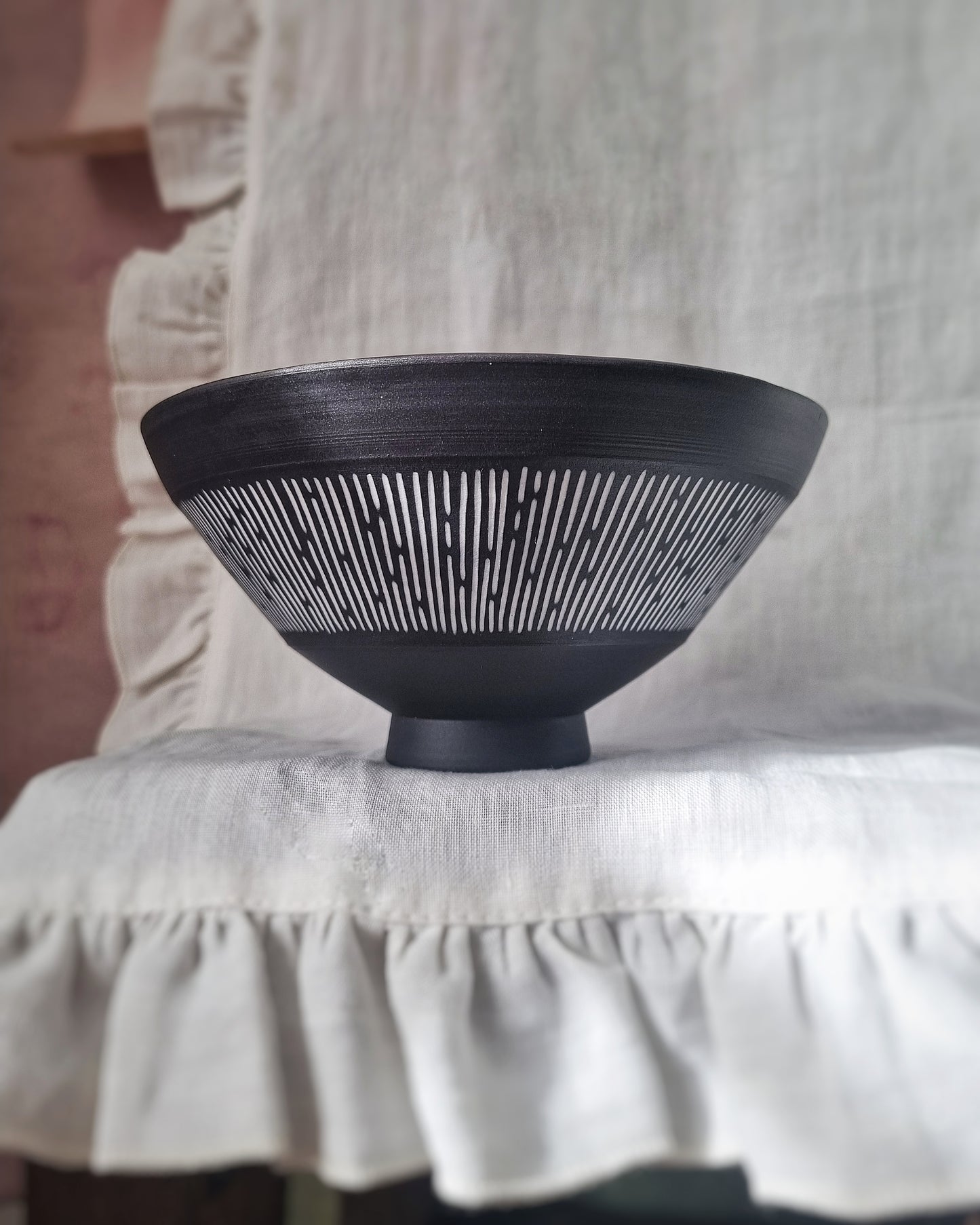 Bol ramen/coupe en porcelaine noire à lignes