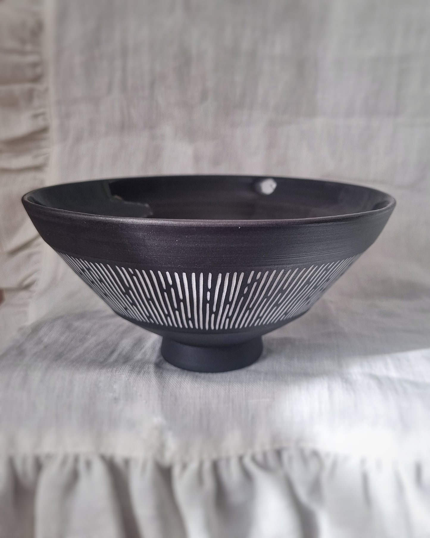Bol ramen/coupe en porcelaine noire à lignes