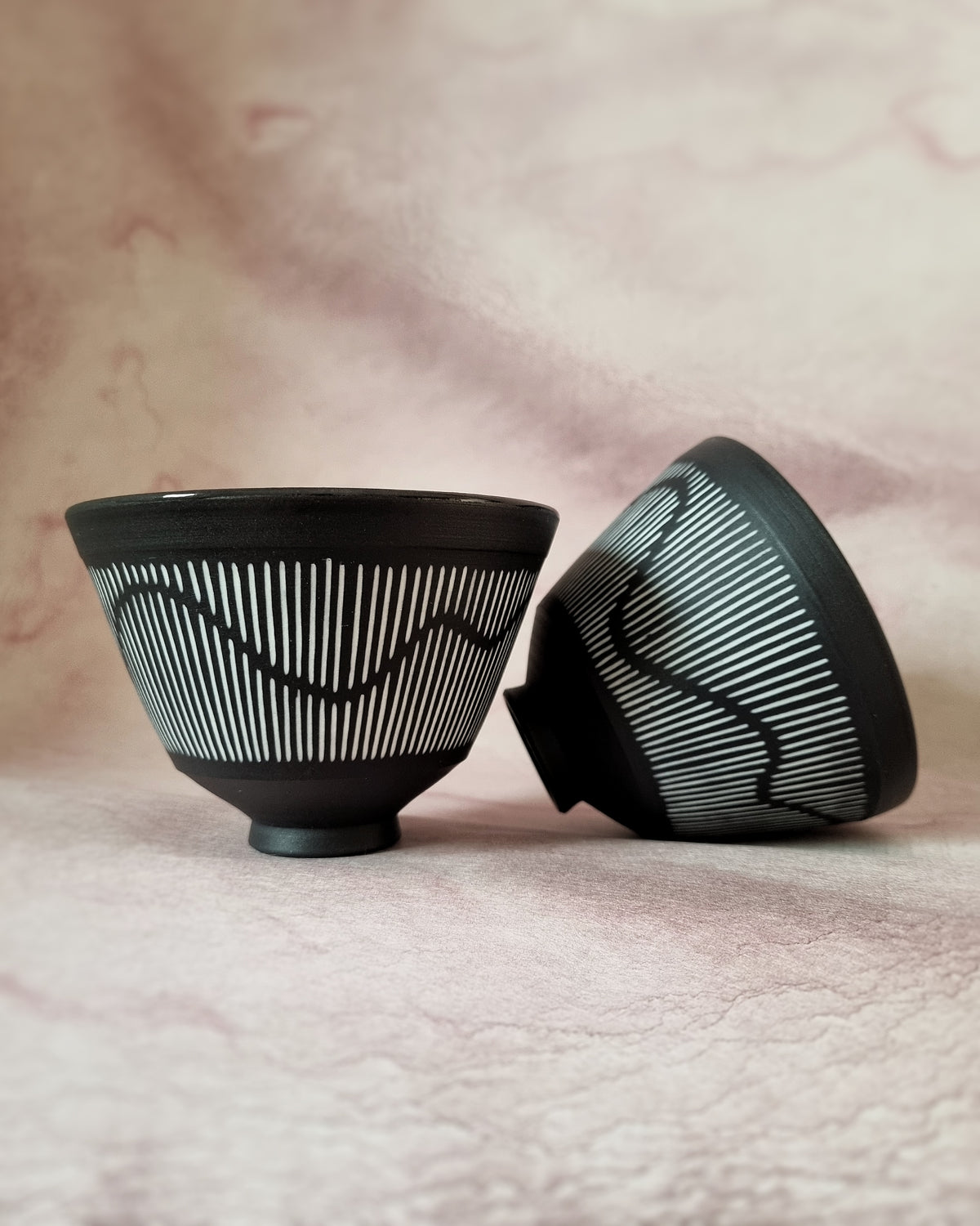 Small black porcelain bowl, white porcelain inlay, fluid pattern