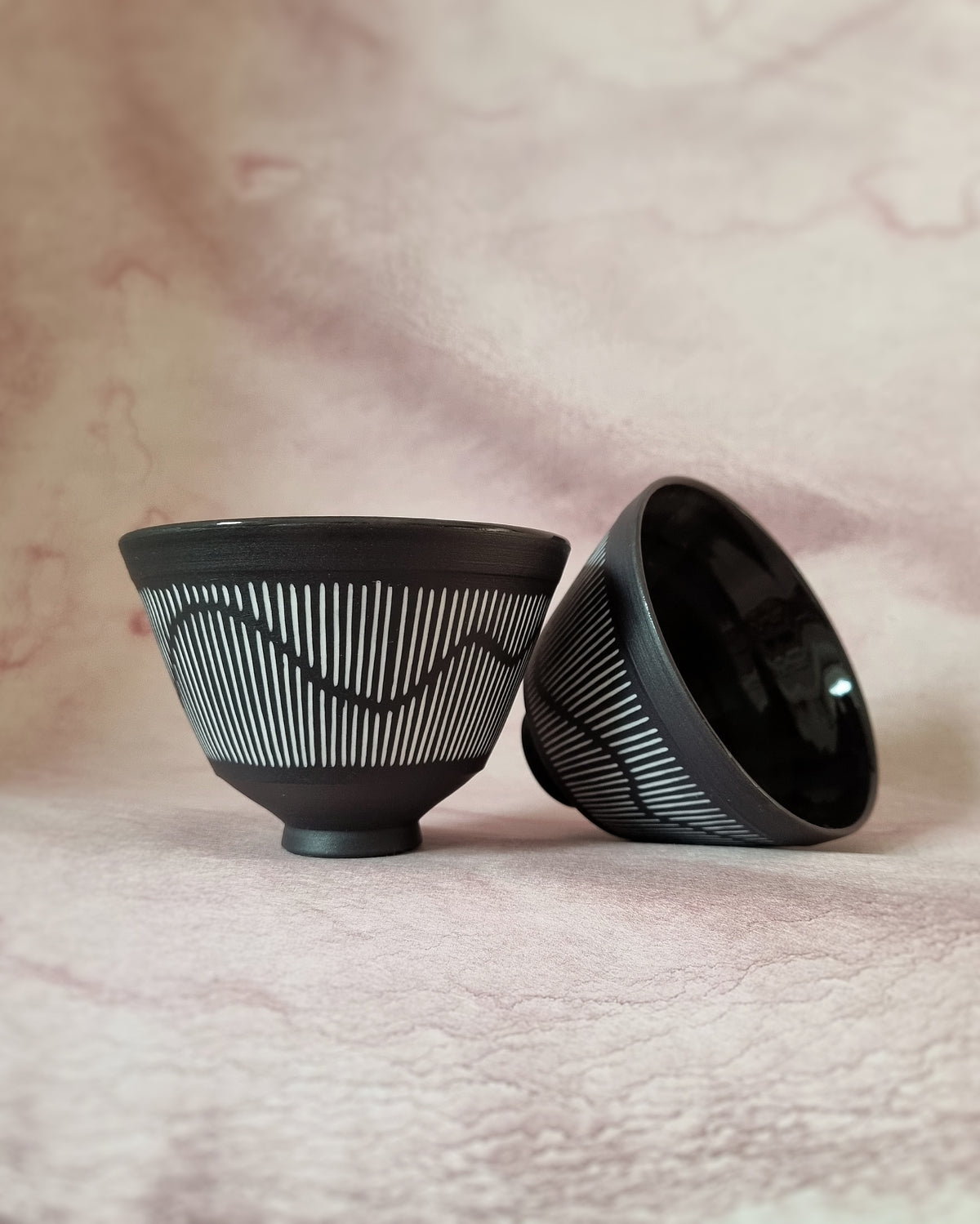 Small black porcelain bowl, white porcelain inlay, fluid pattern