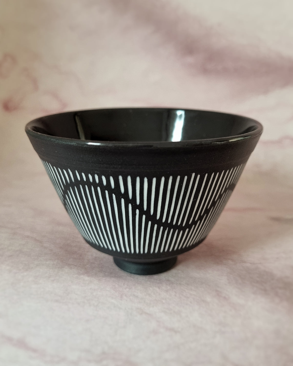 Small black porcelain bowl, white porcelain inlay, fluid pattern