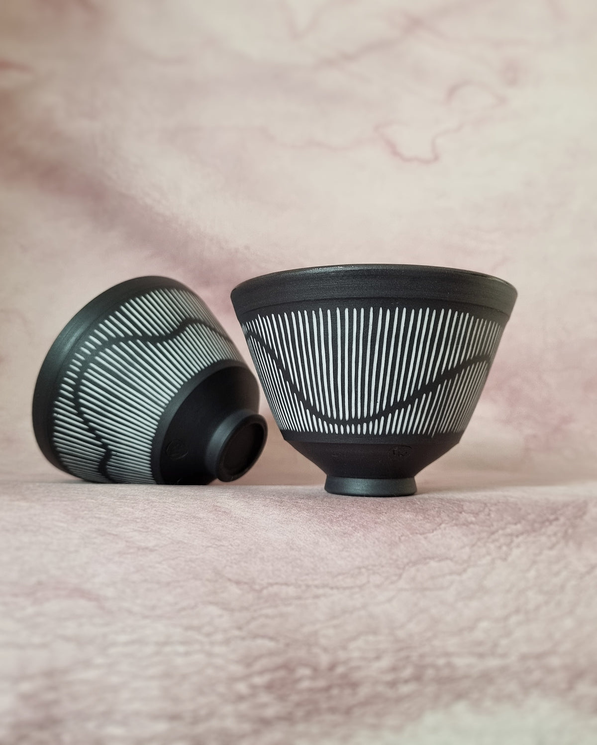 Small black porcelain bowl, white porcelain inlay, fluid pattern