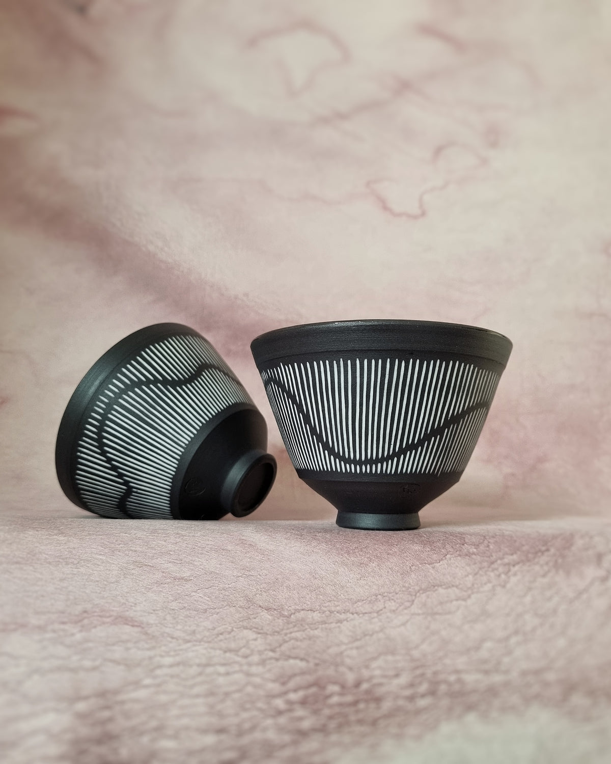 Small black porcelain bowl, white porcelain inlay, fluid pattern