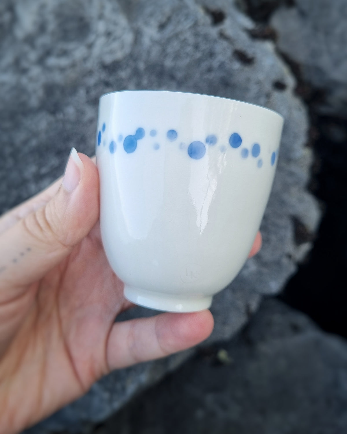 Tasse espresso 100ml, en porcelaine, à points bleu cobalt