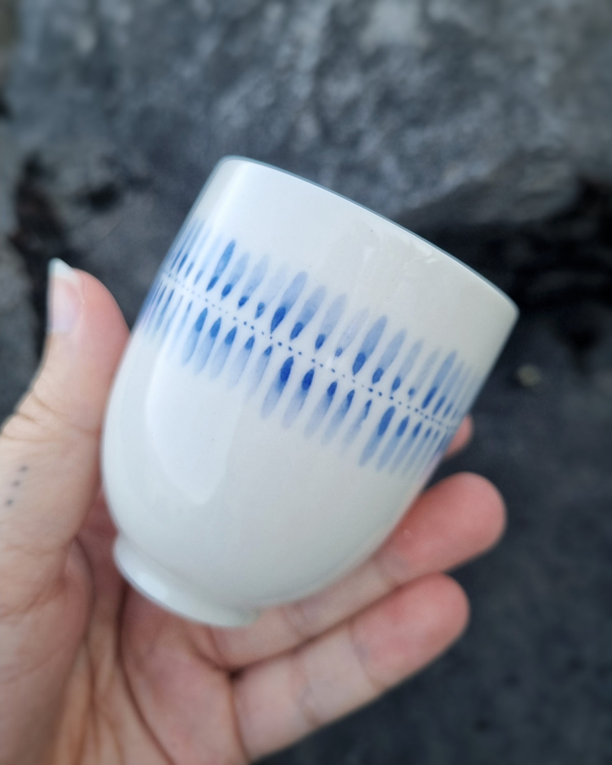 Tasse espresso 100ml en porcelaine, fleurs déroulées bleues