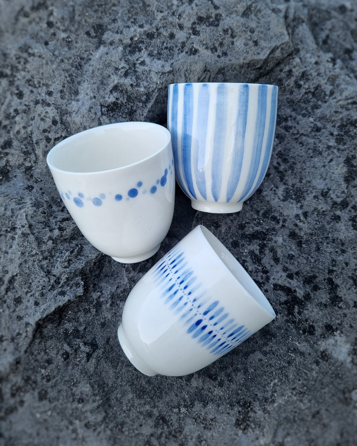 Tasse espresso 100ml, en porcelaine, à points bleu cobalt