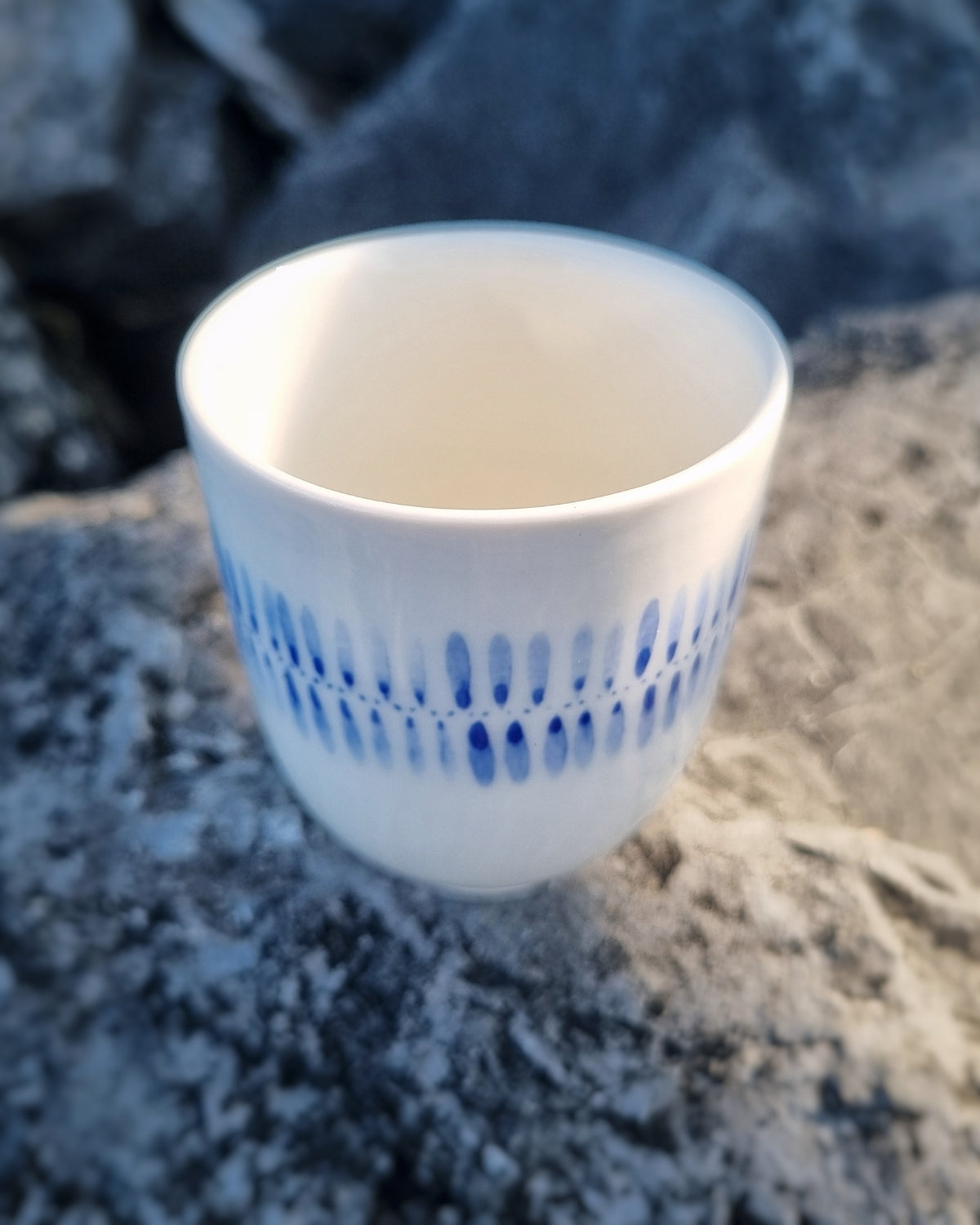 Tasse espresso 100ml en porcelaine, fleurs déroulées bleues