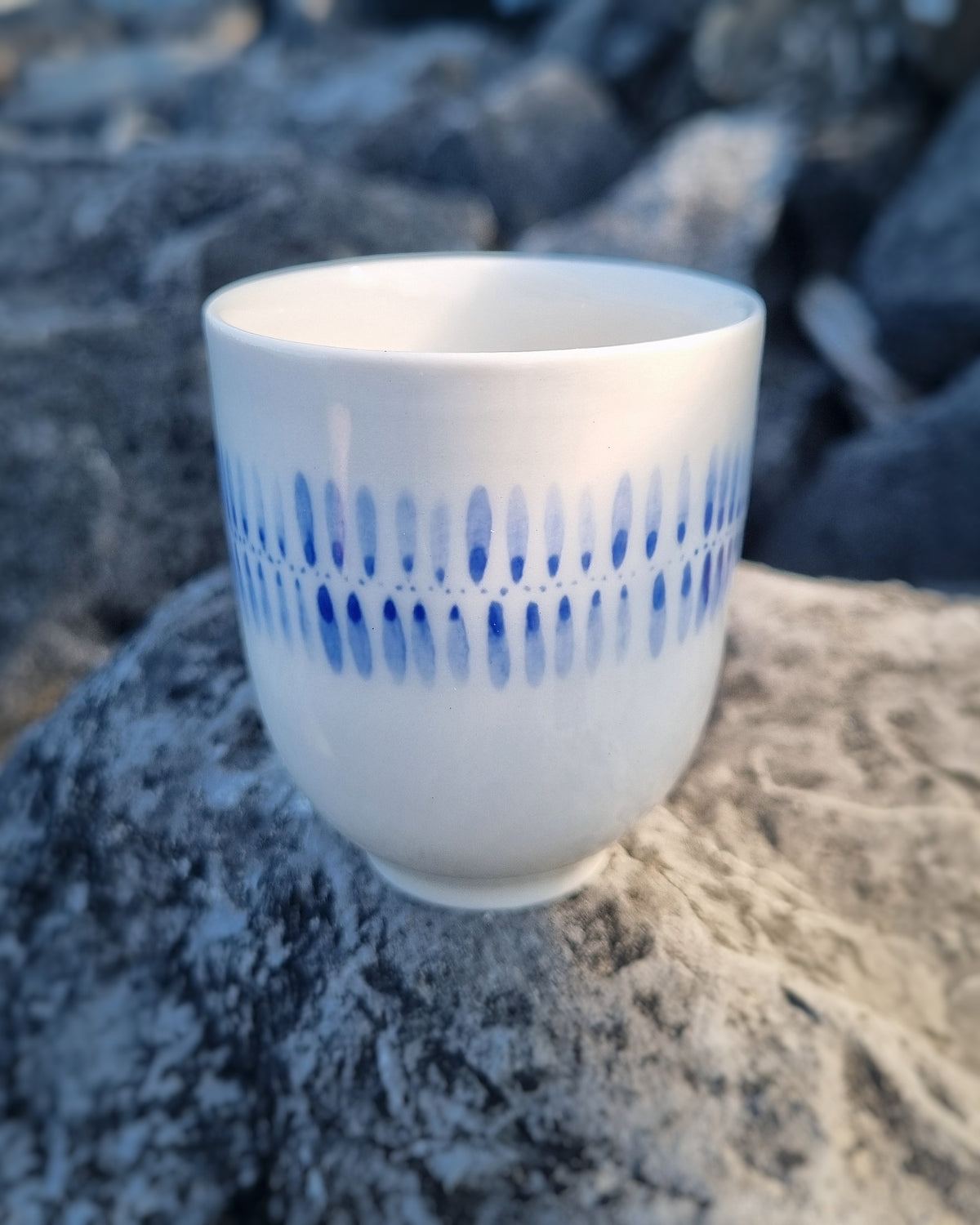 Tasse espresso 100ml en porcelaine, fleurs déroulées bleues