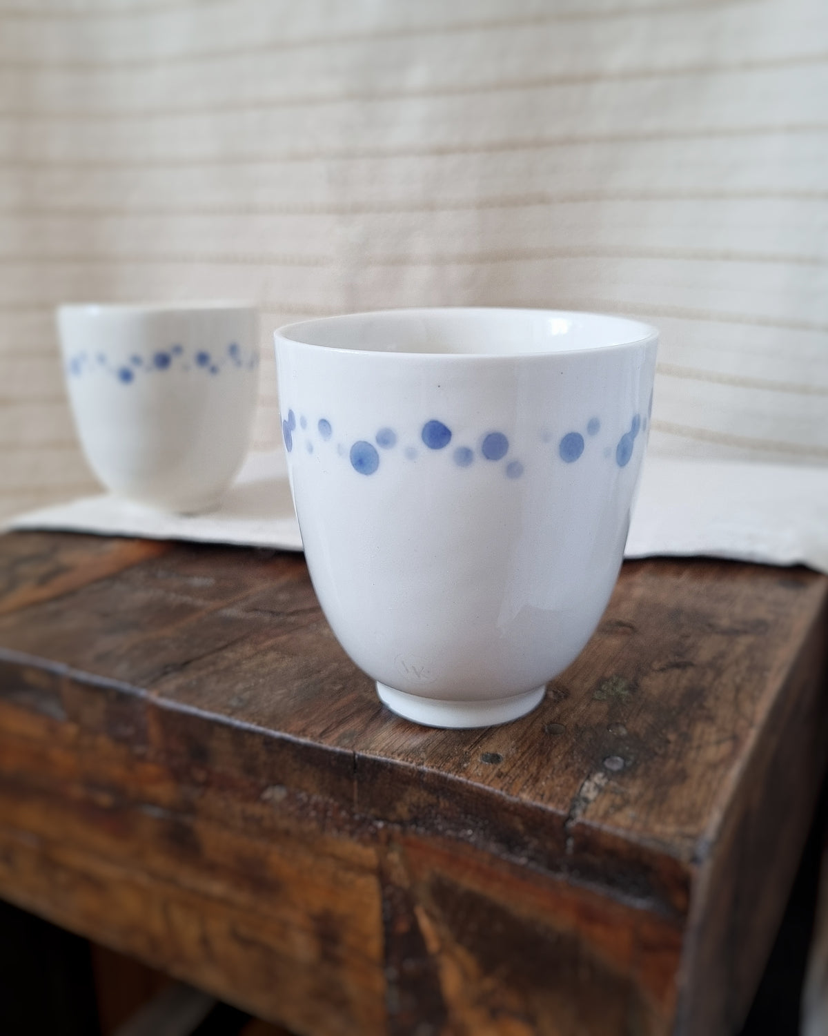 Tasse espresso 100ml, en porcelaine, à points bleu cobalt