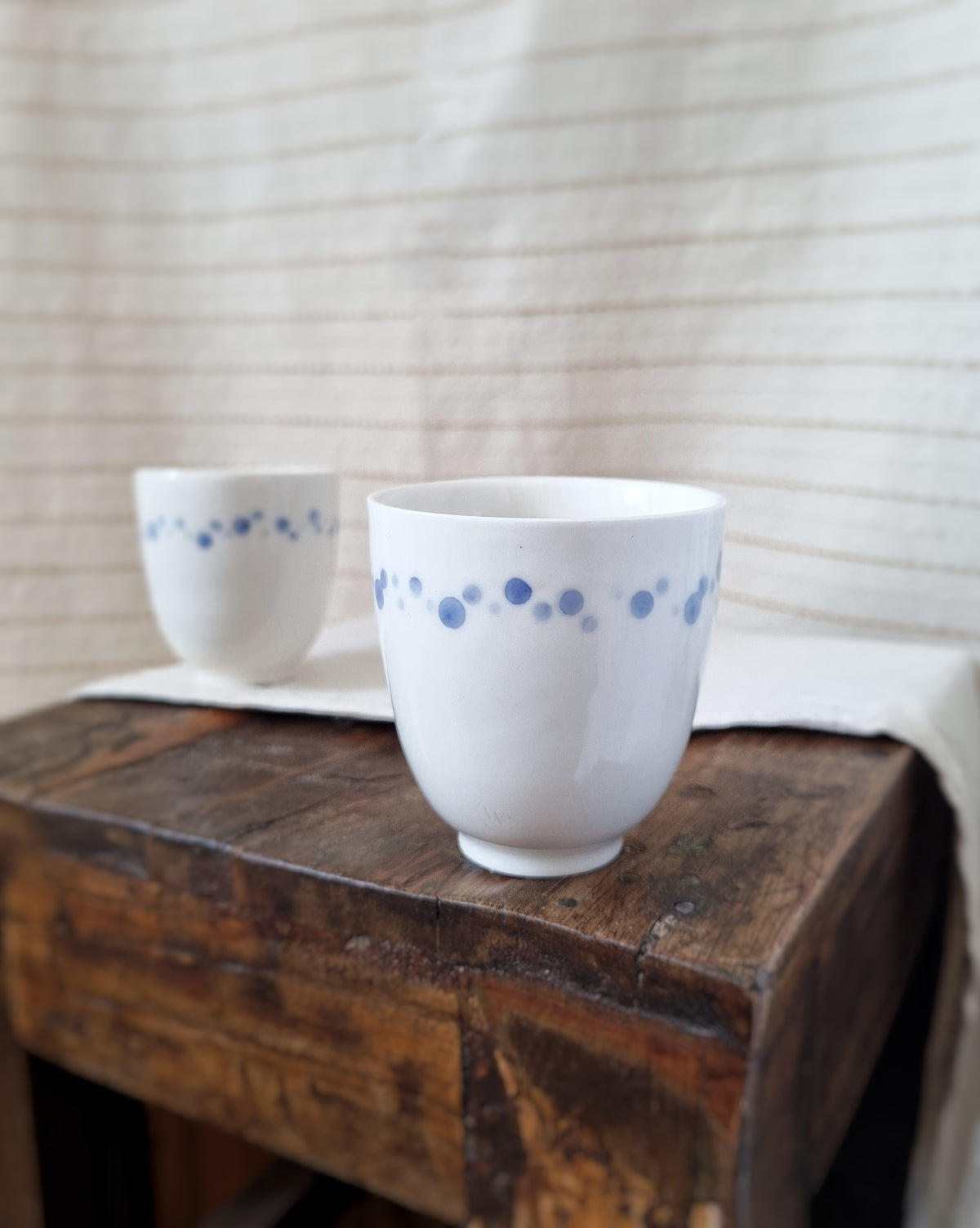 Tasse espresso 100ml, en porcelaine, à points bleu cobalt