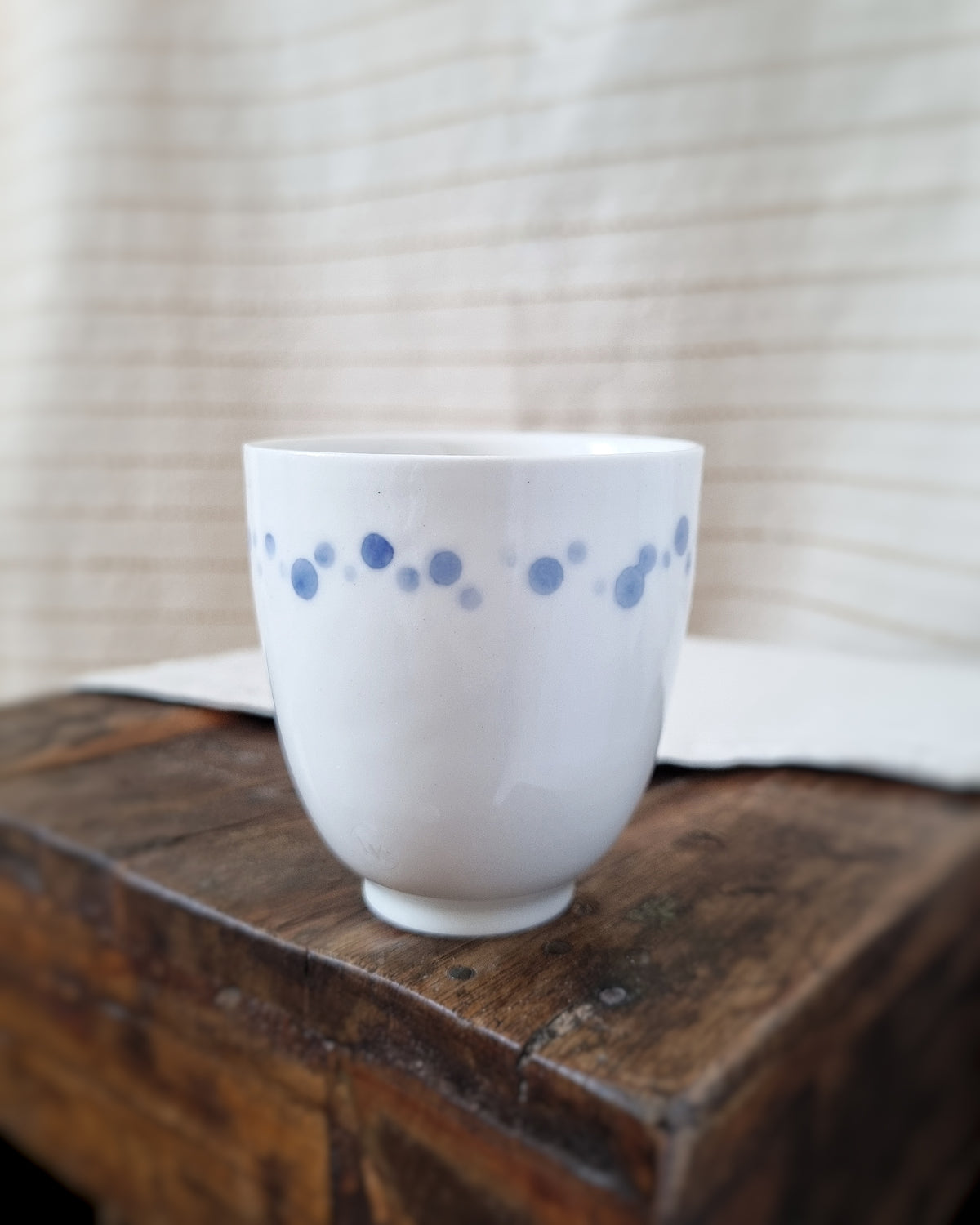 Tasse espresso 100ml, en porcelaine, à points bleu cobalt