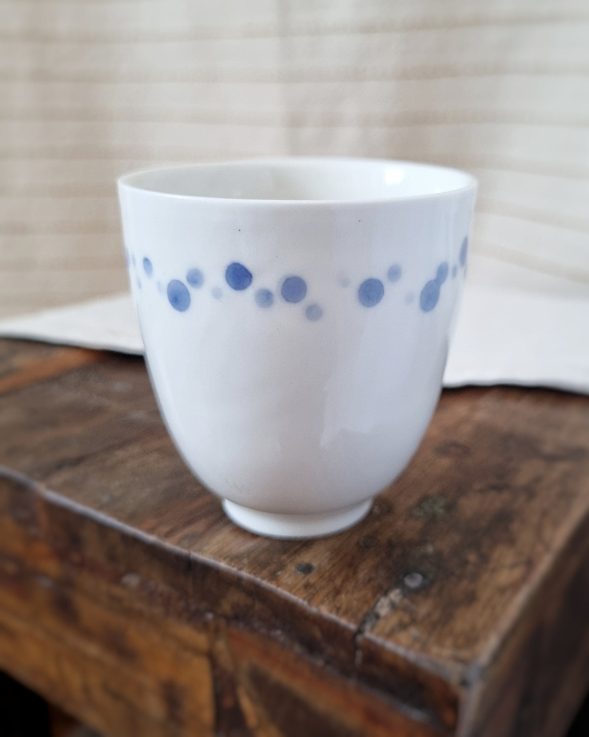 Tasse espresso 100ml, en porcelaine, à points bleu cobalt