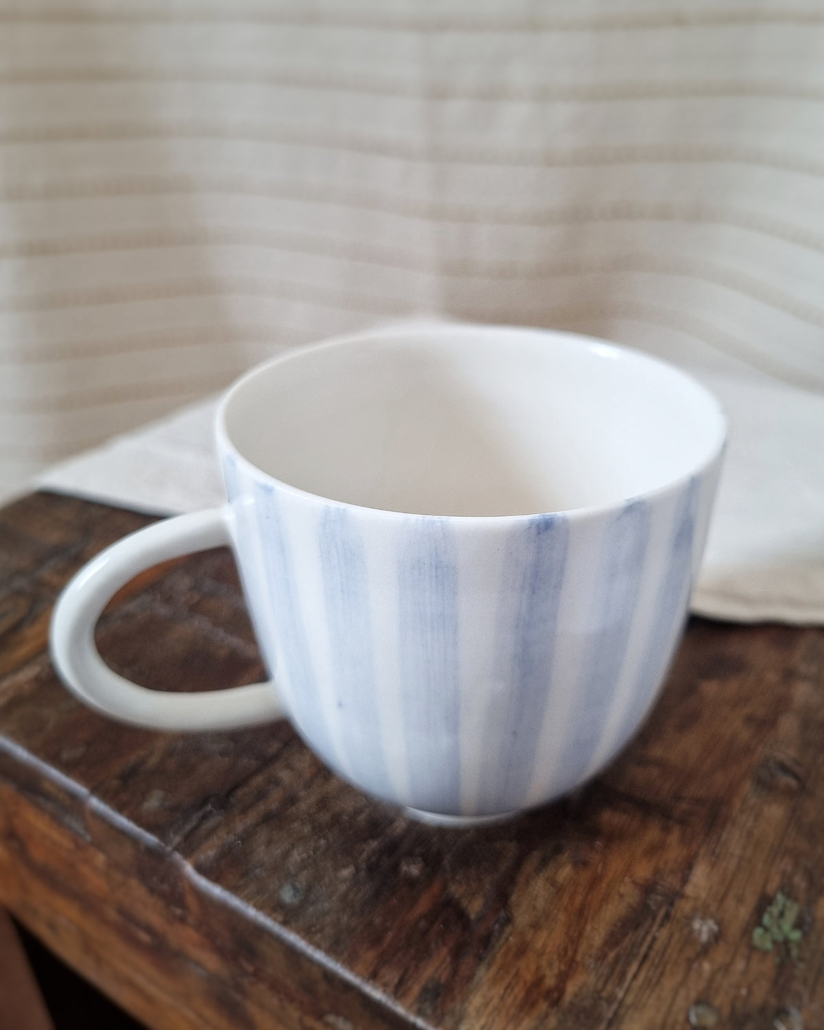 Tasse 180ml avec anse en porcelaine, avec lignes bleu cobalt