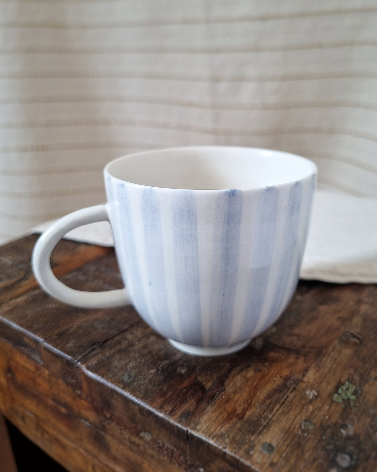 Tasse 180ml avec anse en porcelaine, avec lignes bleu cobalt