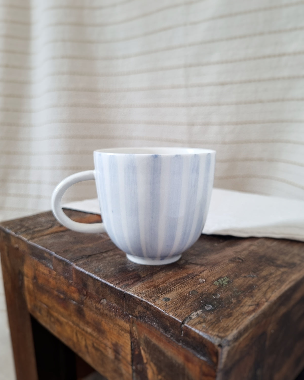Tasse 180ml avec anse en porcelaine, avec lignes bleu cobalt