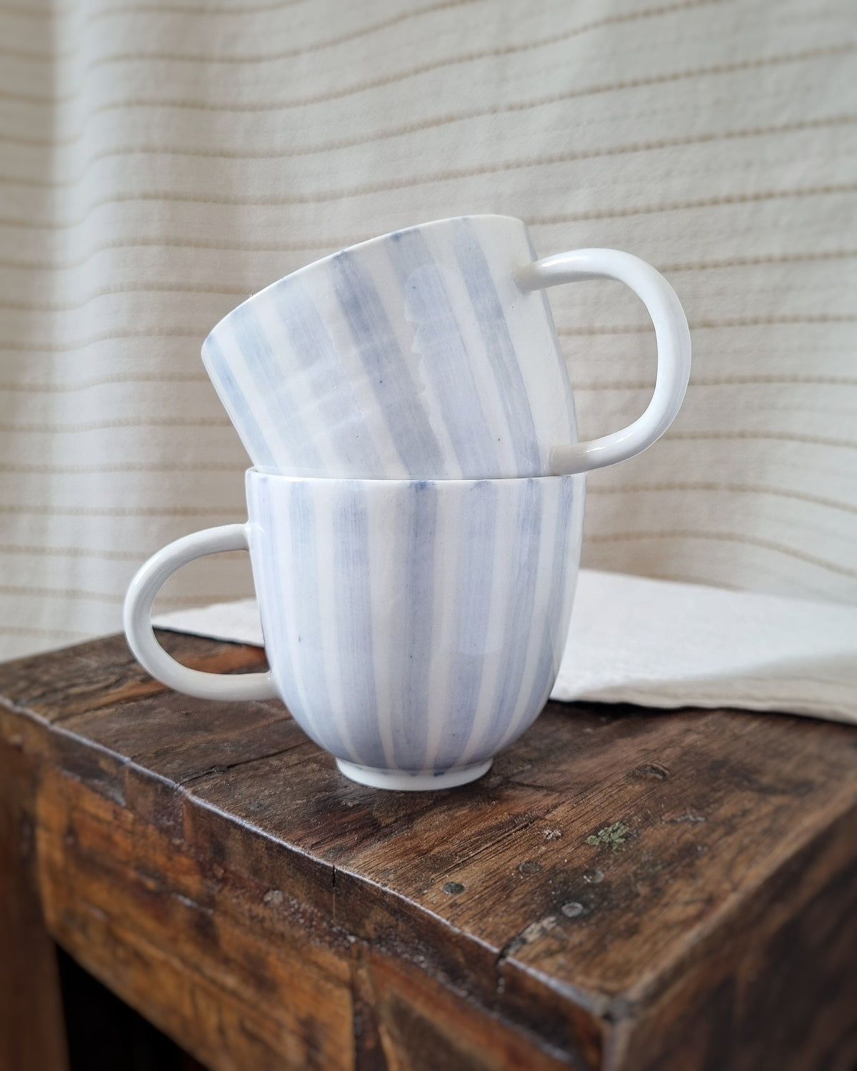 Tasse 180ml avec anse en porcelaine, avec lignes bleu cobalt