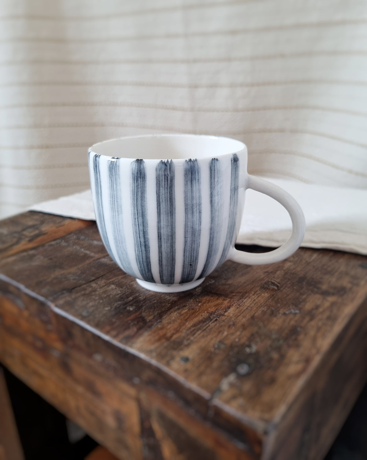 Tasse à café 180ml avec anse, porcelaine blanche, lignes noires