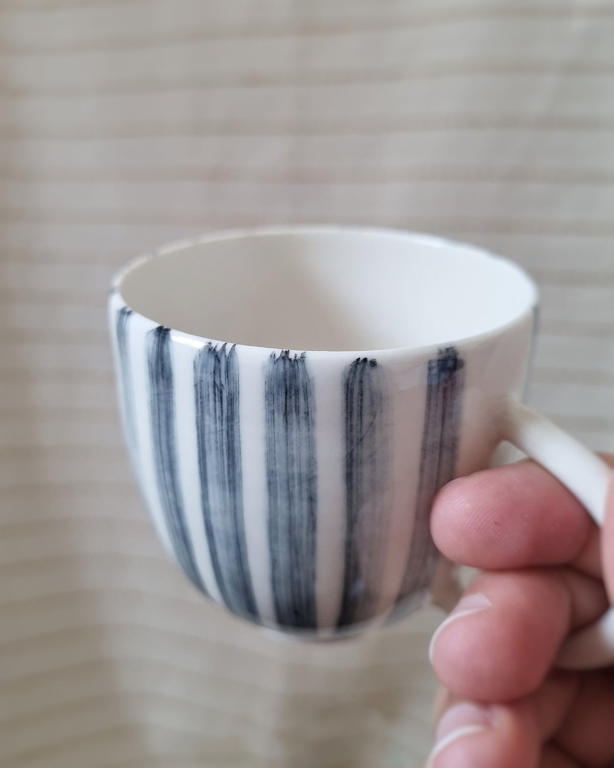 Tasse à café 180ml avec anse, porcelaine blanche, lignes noires